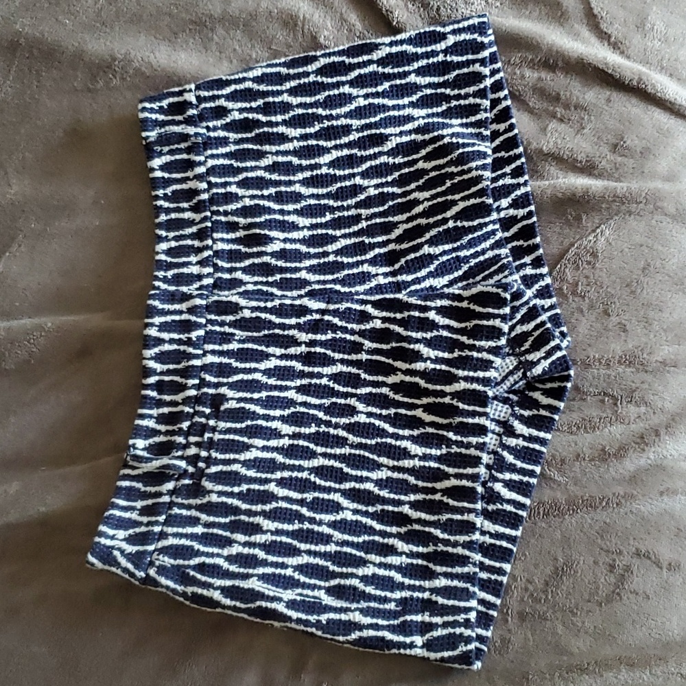 Loft Ann Taylor The Riviera Short Navy Embroidered Textured Like New